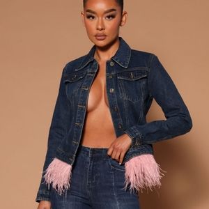 Denim truckers jacket with faux fur trim